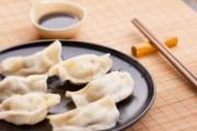 包饺子是用热水和面吗 饺子皮要放酵母吗