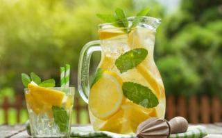 柠檬水的功效与作用及食用方法