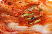 辣白菜常温可以放多久 辣白菜放冰箱一年还能吃吗