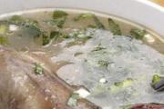 鸽子炖花胶做法与功效 花胶鸽子汤禁忌