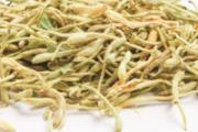 金银花茶隔夜变绿还能喝吗 金银花喝了会不会失眠