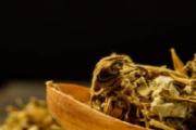 艾叶水洗头后要用清水冲洗吗 用艾叶洗头有什么注意的