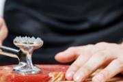 肋眼牛排是牛的哪个部位 肋眼牛排和战斧一样吗