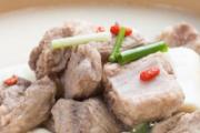 熬羊汤放什么又快又白 怎样熬羊肉汤是乳白色的