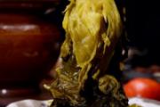 酸菜水粘稠拉丝正常吗 酸菜水黏糊了能换水吗