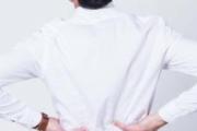 腰痛是怎么引起的 腰疼有哪些症状
