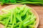 芹菜汁喝多了好不好 芹菜汁一天喝多少最好
