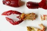 麻辣小龙虾怎么吃图解 小龙虾不能吃的部位
