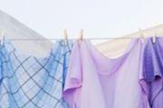 掉色严重的衣服安全吗 新买的深色衣服掉色怎么办