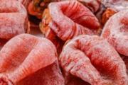 柿饼子上的白色东西能吃吗 柿饼发霉和白霜的区别