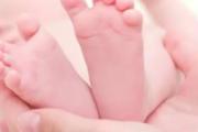 给孩子洗脚要注意什么 6岁以下幼儿不宜热水泡脚