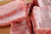 红烧排骨怎么去除排骨的腥味 红烧排骨要焯水吗