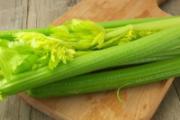 西芹和芹菜的区别 你还傻傻分不清芹菜和西芹吗