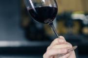 下巴打了玻尿酸能喝酒吗 玻尿酸打下巴后喝酒会怎样