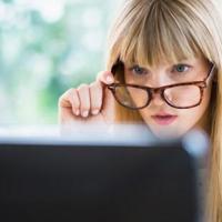 眼睛疼是怎么回事,眼睛哭肿了怎么快速消肿,眼